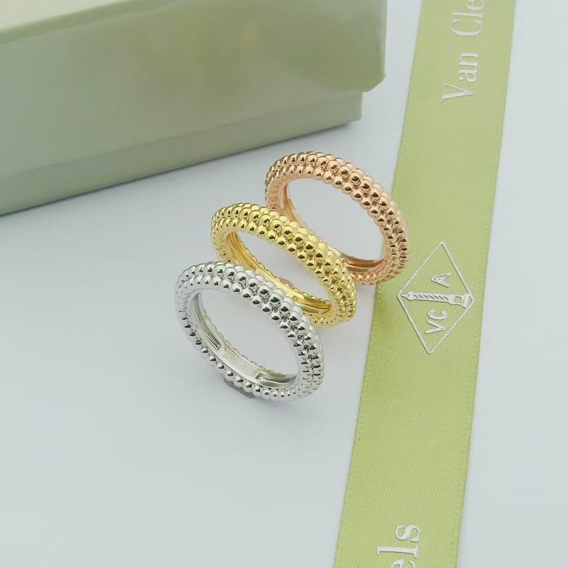 Van Cleef & Arpels ring 12yxq04